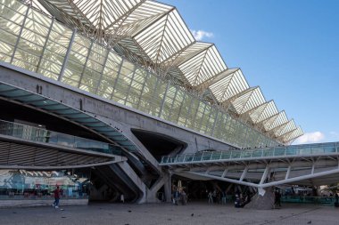 Lisboa, Portekiz - 3 Haziran 2024 - Modern tasarım tren istasyonu Lisboa East, Portekiz 'in mimarı Santiago Calatrava