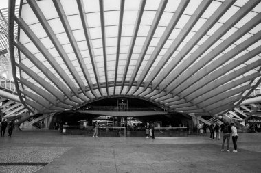 Lisboa, Portekiz - 3 Haziran 2024 - Modern tasarım tren istasyonu Lisboa East, Portekiz 'in mimarı Santiago Calatrava