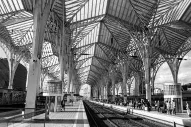 Lisboa, Portekiz - 3 Haziran 2024 - Modern tasarım tren istasyonu Lisboa East, Portekiz 'in mimarı Santiago Calatrava