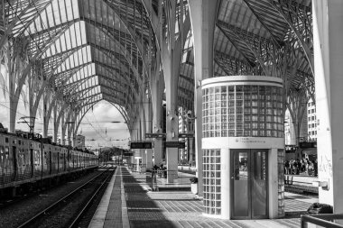 Lisboa, Portekiz - 3 Haziran 2024 - Modern tasarım tren istasyonu Lisboa East, Portekiz 'in mimarı Santiago Calatrava