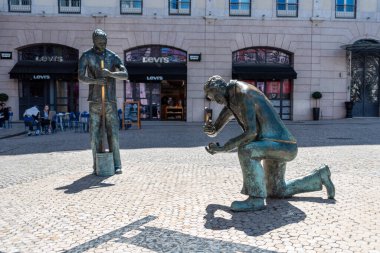 Lisboa, Portekiz - Haziran 04, 2024 - Portekiz 'deki Lisboa, Portekiz Restauradores meydanındaki kaldırım taşı anıtı