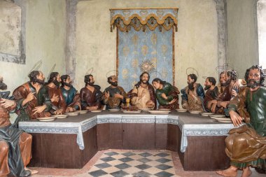 Braga, Portekiz - Mai 23, 2024 - Bom de Bom Jesus do Monte, Portekiz 'in ünlü kiliselerinden birinin içi, İsa' yı ve son akşam yemeğini gösteren canlı benzeri figürler