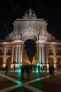 Lizbon, Portekiz - Mai 28, 2024 - Iconic Arco da Rua Augusta Eski Lizbon kasabasında geceleyin, Portekiz