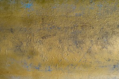 Sıkıntılı altın boyalı beton duvar siyah küf arka planı ve duvar kağıdı dokusu