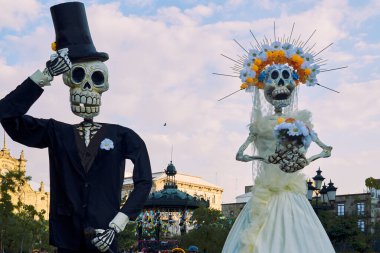Guadalajara, Jalisco / Mexico - 1 Kasım 2022: El Catrin ve La Catrina, Meksika 'da ölenlerin gününün sembolleri..