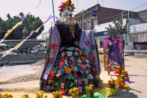 Chapala, Jalisco / Mexico - 1 Kasım 2022 Ölenlerin Günü 'nü kutlamak için La Calavera Catrina.