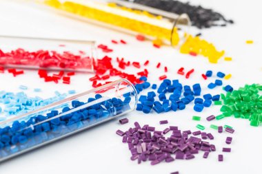 Tüplü renkli plastik granüller