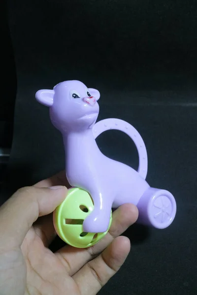 Photo Cute Purple Alpaca Toy Holding Ball — Stock Photo, Image