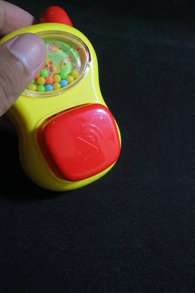 Uma Foto Brinquedo Talky Bonito Amarelo Acessível Mão — Fotografia de Stock