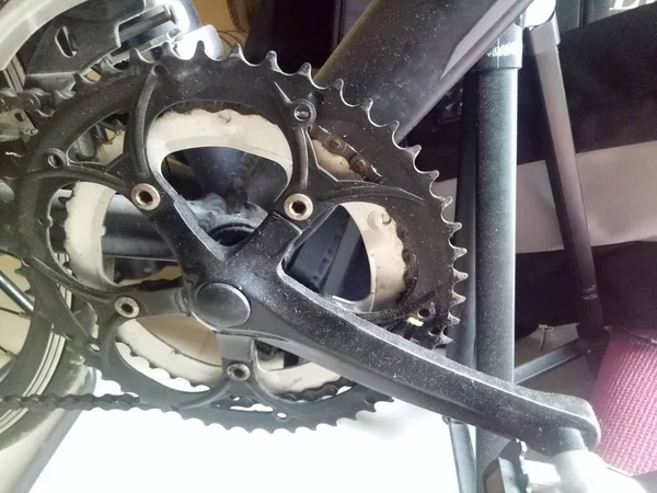 黒い色の自転車のクランクセットの写真 — ストック写真