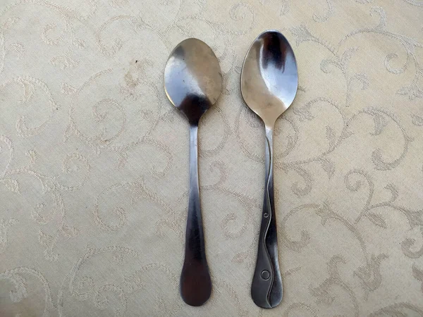 Photo Several Aluminum Spoons Arranged Uniquely Table — Stock Photo, Image