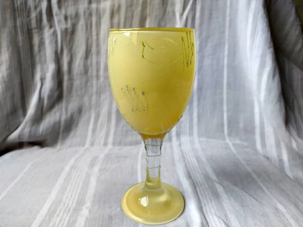 Una Foto Bicchiere Vino Con Colore Crema — Foto Stock