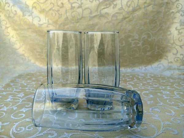 Φωτογραφία Από Διαυγές Λευκό Ποτήρι Πόσιμο Από Γυαλί Επιμήκη Σχήμα — Φωτογραφία Αρχείου