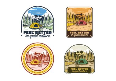 Doğada kamp yapmak. Klasik açık hava illüstrasyon rozet tasarımı