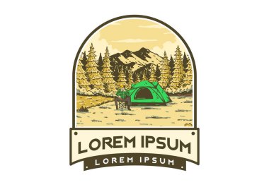 Doğada kamp yapmak. Klasik açık hava illüstrasyon rozet tasarımı