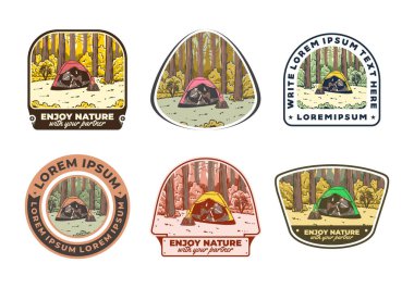 Ortağımla doğada kamp yapıyorum. Klasik açık hava illüstrasyon tasarımı