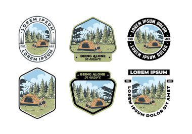 Doğada tek başına kamp yapmak. Klasik açık hava illüstrasyon rozet tasarımı