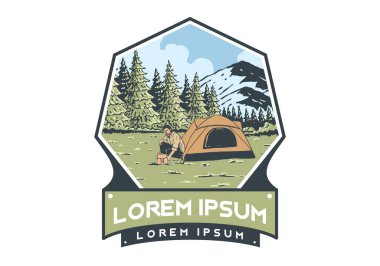 Doğada tek başına kamp yapmak. Klasik açık hava illüstrasyon rozet tasarımı