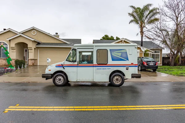 2023年1月5日 美国加利福尼亚州奥克利 美国邮政署的卡车 主要运送到附近的一个郊区 图库图片