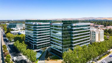 Walnut Creek, Kaliforniya ABD, 10 Ağustos 2023: Walnut Creek, Kaliforniya 'daki Ticari Gayrimenkul' ün hava görüntüleri