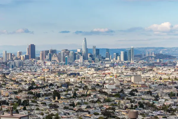 2020年4月10日 加利福尼亚州旧金山 科维德大流行病期间的旧金山天际线 有企业 住房和摩天大楼 图库图片