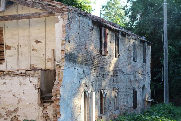 stock image Unitary: consisting of a single structure, usually developed on several levels. The ground floor was dedicated to the stable, the chicken coop or the barn, while the upper floor represented the actual house