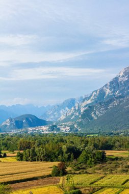 Gemona del Friuli (Friulian 'da Glemone, Slovenya' da Humin, Eski Almancada Klemaun), Friuli-Venezia Giulia eyaletinin 10.570 nüfuslu belediyesi..