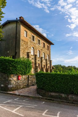 Ekim 1925 'te kurulan San Daniele' nin (Patria del Friuli, 12.10.1925) yeni kurulmuş bölümüyle Gemona bölgesel flamasının açılışında Buiese temsilciliğini rapor etmiştir.
