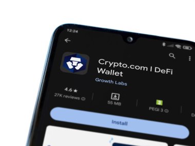 Lod, Israel - 16 Temmuz 2023: Crypto.com uygulama oyun mağazası sayfası beyaz arkaplan üzerinde akıllı telefon. Üst görünüm düzlüğü kopyalama alanı ile yatıyordu.