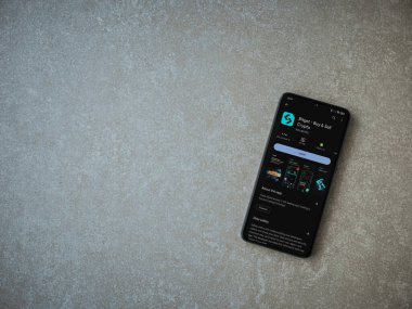 Lod, Israel - 16 Temmuz 2023: Bitget app playshop page on smartphone on seramik stone background. Üst görünüm düzlüğü kopyalama alanı ile yatıyordu.