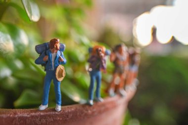 Parktaki bir grup insan.