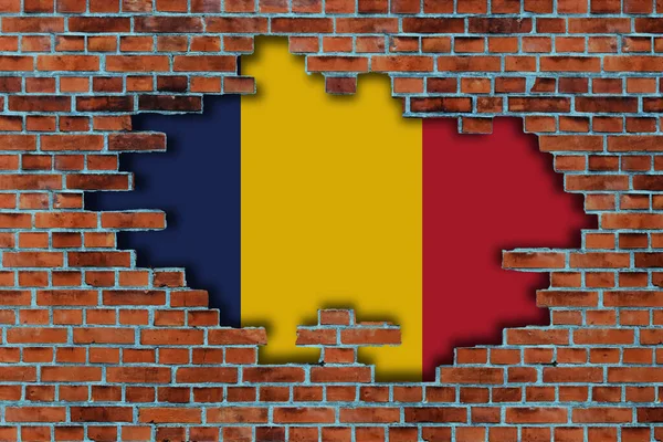 Flagga Tchad Bakom Den Trasiga Gamla Stenmuren Bakgrund — Stockfoto