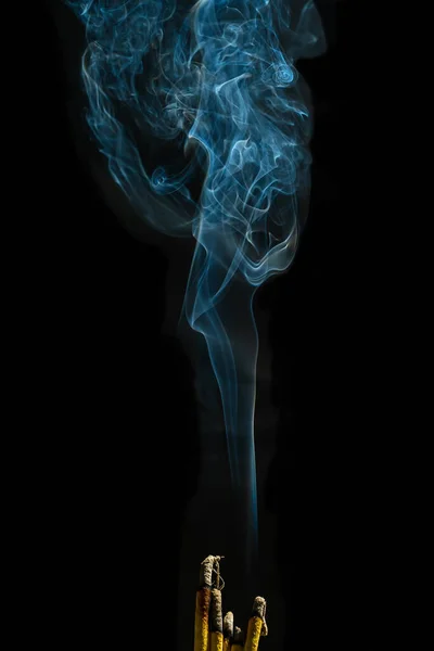 Καπνός Από Λιβάνι Κινήσει Μαύρο Φόντο Είναι Αφηρημένο — Φωτογραφία Αρχείου