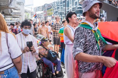 Bangkok, Tayland - 4 Haziran 2023 Siyam Merkezi Özgürlük ve Gurur Dünyası 2023, İnsanların kısa eylem ve atmosferi kutlamalara katılıyor.