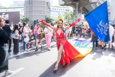 Bangkok, Tayland - 4 Haziran 2023 Siyam Merkezi Özgürlük ve Gurur Dünyası 2023, İnsanların kısa eylem ve atmosferi kutlamalara katılıyor.