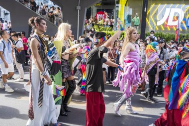 Bangkok, Tayland - 4 Haziran 2023 Siyam Merkezi Özgürlük ve Gurur Dünyası 2023, İnsanların kısa eylem ve atmosferi kutlamalara katılıyor.
