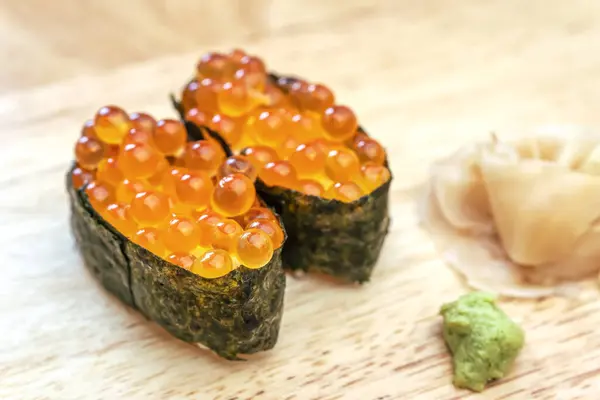 Sushi Sashimi Drewnianym Stole Sushi Jest Rodzajem Przetworów Spożywczych Pochodzących — Zdjęcie stockowe