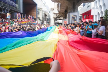 Bangkok, Tayland - 4 Haziran 2023 Siyam Merkezi Özgürlük ve Gurur Dünyası 2023, İnsanların kısa eylem ve atmosferi kutlamalara katılıyor.