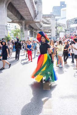 Bangkok, Tayland - 4 Haziran 2023 Siyam Merkezi Özgürlük ve Gurur Dünyası 2023, İnsanların kısa eylem ve atmosferi kutlamalara katılıyor.