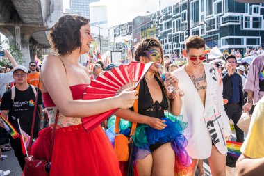 Bangkok, Tayland - 4 Haziran 2023 Siyam Merkezi Özgürlük ve Gurur Dünyası 2023, İnsanların kısa eylem ve atmosferi kutlamalara katılıyor.