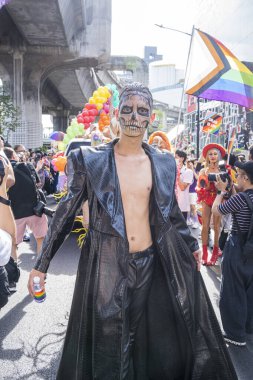 Bangkok, Tayland - 4 Haziran 2023 Siyam Merkezi Özgürlük ve Gurur Dünyası 2023, İnsanların kısa eylem ve atmosferi kutlamalara katılıyor.