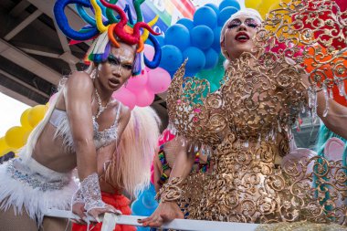 Bangkok, Tayland - 4 Haziran 2023 Siyam Merkezi Özgürlük ve Gurur Dünyası 2023, İnsanların kısa eylem ve atmosferi kutlamalara katılıyor.