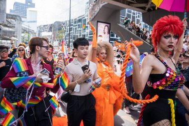 Bangkok, Tayland - 4 Haziran 2023 Siyam Merkezi Özgürlük ve Gurur Dünyası 2023, İnsanların kısa eylem ve atmosferi kutlamalara katılıyor.