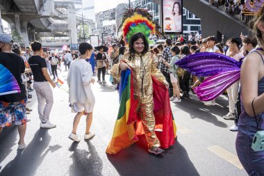 Bangkok, Tayland - 4 Haziran 2023 Siyam Merkezi Özgürlük ve Gurur Dünyası 2023, İnsanların kısa eylem ve atmosferi kutlamalara katılıyor.