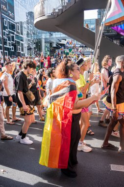 Bangkok, Tayland - 4 Haziran 2023 Siyam Merkezi Özgürlük ve Gurur Dünyası 2023, İnsanların kısa eylem ve atmosferi kutlamalara katılıyor.