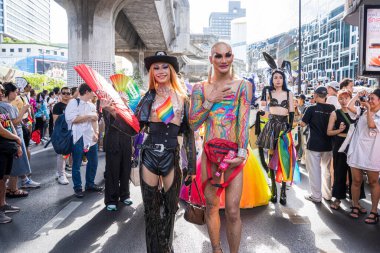 Bangkok, Tayland - 4 Haziran 2023 Siyam Merkezi Özgürlük ve Gurur Dünyası 2023, İnsanların kısa eylem ve atmosferi kutlamalara katılıyor.