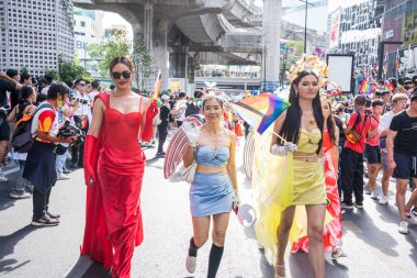 Bangkok, Tayland - 4 Haziran 2023 Siyam Merkezi Özgürlük ve Gurur Dünyası 2023, İnsanların kısa eylem ve atmosferi kutlamalara katılıyor.