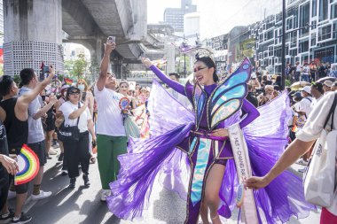 Bangkok, Tayland - 4 Haziran 2023 Siyam Merkezi Özgürlük ve Gurur Dünyası 2023, İnsanların kısa eylem ve atmosferi kutlamalara katılıyor.