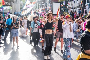 Bangkok, Tayland - 4 Haziran 2023 Siyam Merkezi Özgürlük ve Gurur Dünyası 2023, İnsanların kısa eylem ve atmosferi kutlamalara katılıyor.