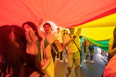 Bangkok, Tayland - 4 Haziran 2023 Siyam Merkezi Özgürlük ve Gurur Dünyası 2023, İnsanların kısa eylem ve atmosferi kutlamalara katılıyor.